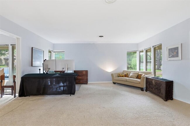 Building Photo - 6808 Mesa Dr