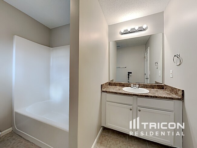 Building Photo - 724 Walton Dr