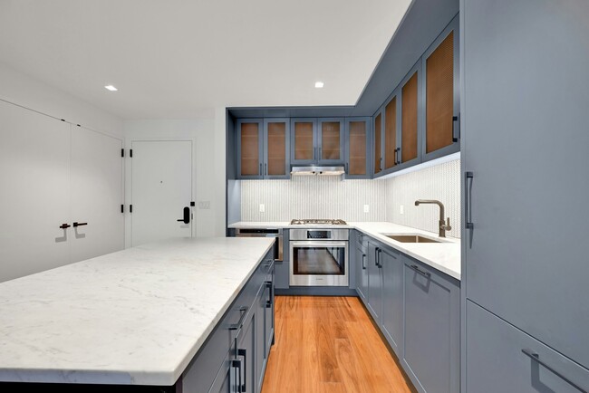 Building Photo - 2 Shore Ln