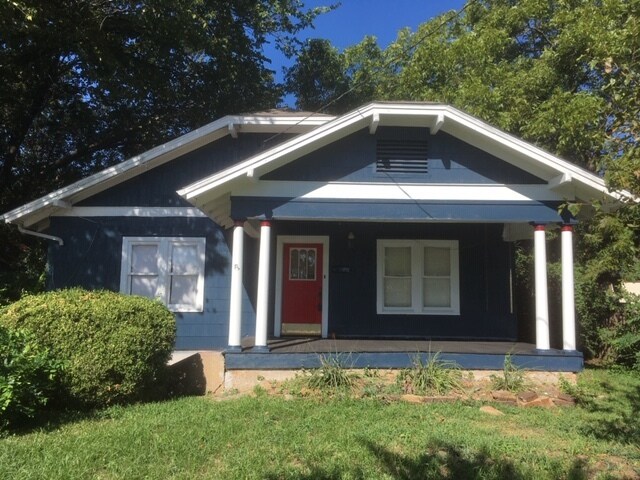 Located very close to Denton Square, Quakertown Park, and TWU campus in a quiet neighborhood. - 1409 N Austin St