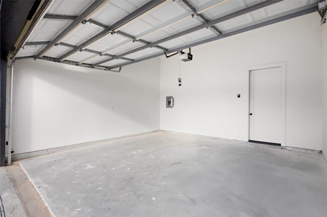 Building Photo - 13842 Bee Flower Ln