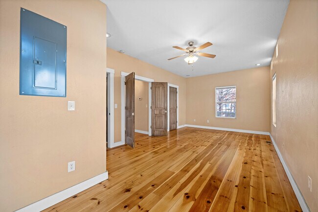 Building Photo - 1543 S Tuscany Ct