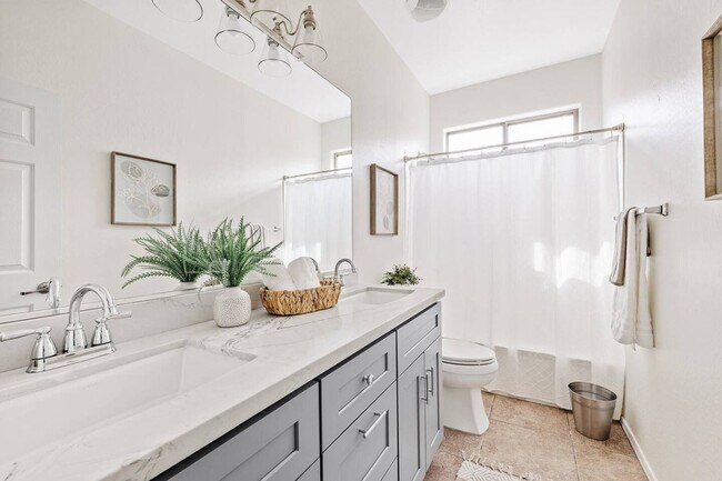 Building Photo - 2372 E Sequoia Dr