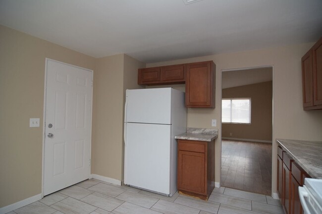 Building Photo - Updated 2 Bedroom 1 Bath! Located in Convenient Central Tucson Location!