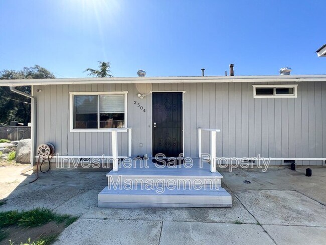 Building Photo - 2504 Gladiola Dr