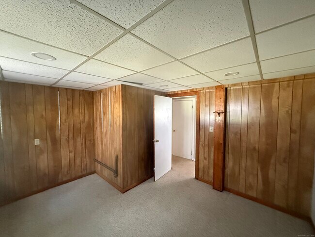 Building Photo - 40 Greenfield Dr
