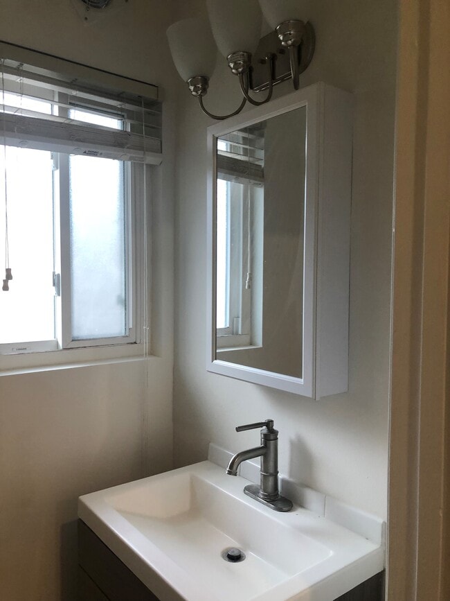 Building Photo - 25909 Viana Ave