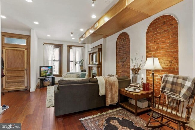 Building Photo - 1116 Monroe St NW