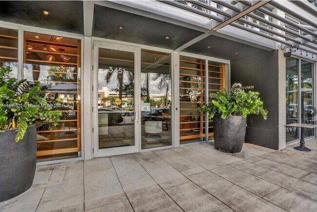 Building Photo - 3451 NE 1st Ave