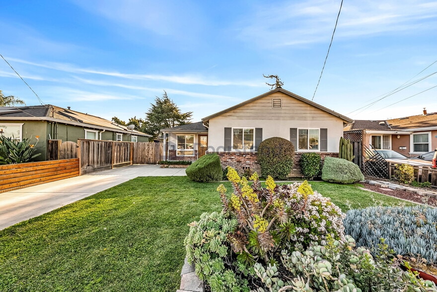 Building Photo - 2448 Pioneer Ave