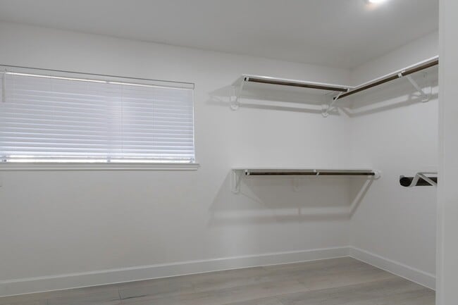 Building Photo - 118 Milliken Dr