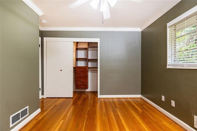 Building Photo - 3943 Lake Forrest Dr NE