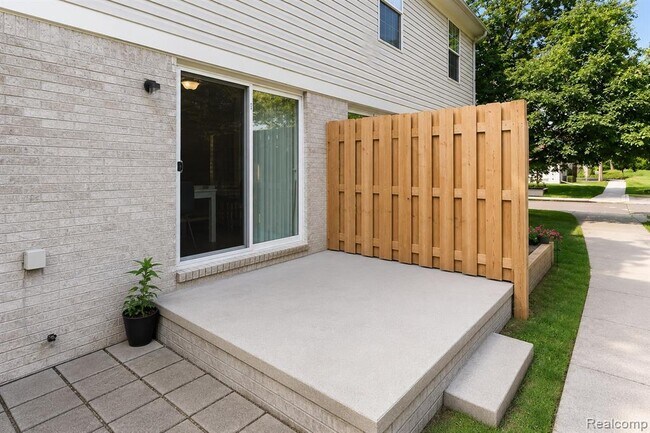 Building Photo - 47086 Auburn Ct