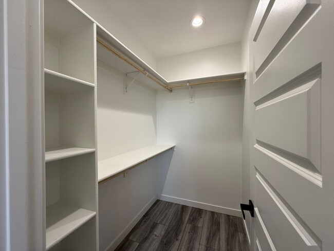 Building Photo - A614