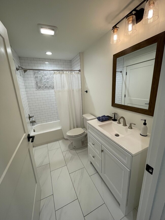 Building Photo - 4317 Holly St