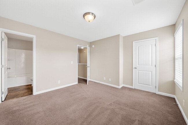 Building Photo - Two Bedroom in Governor's Crossing!