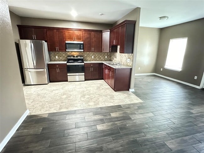 Building Photo - 3920 Davenport St