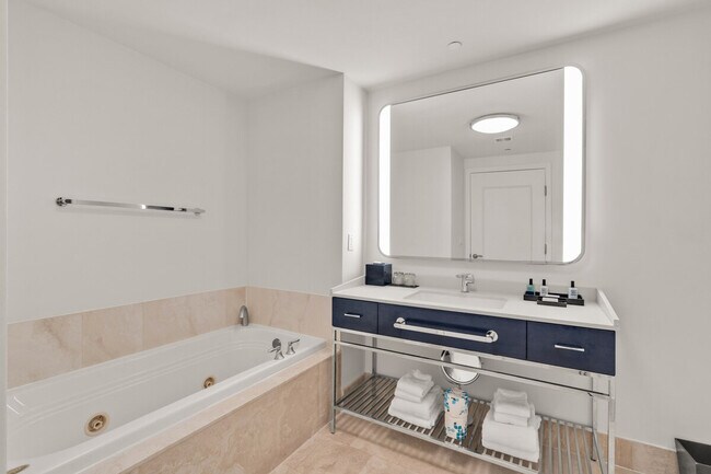 Building Photo - 4401 Collins Ave
