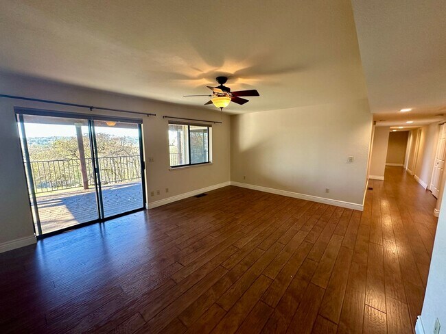 Building Photo - Beautiful 4-Bedroom Home with Stunning Vie...