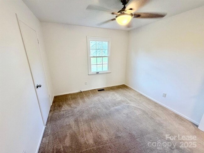 Building Photo - 115 Setter Ct