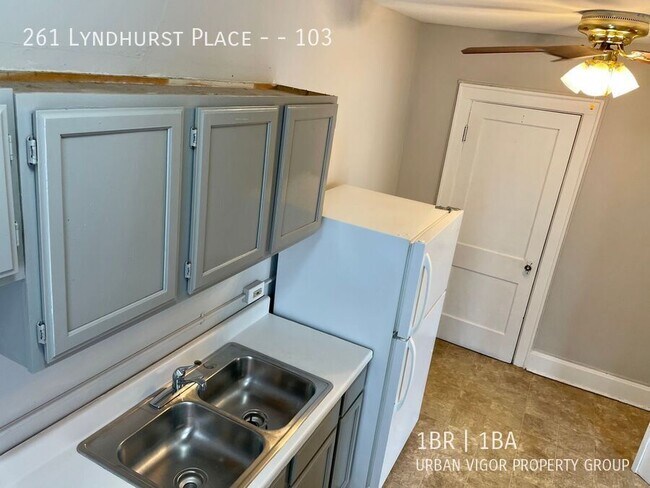 Building Photo - 261 Lyndhurst Pl