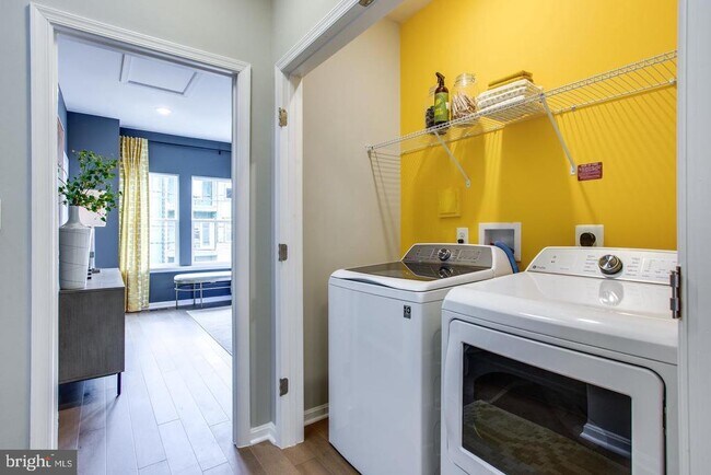 Building Photo - 2571 Hopton Ln