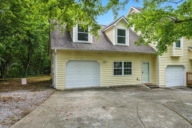 Building Photo - 2710 Hodge Rd