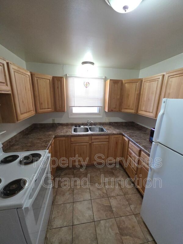 Building Photo - 1355 Elm Ave