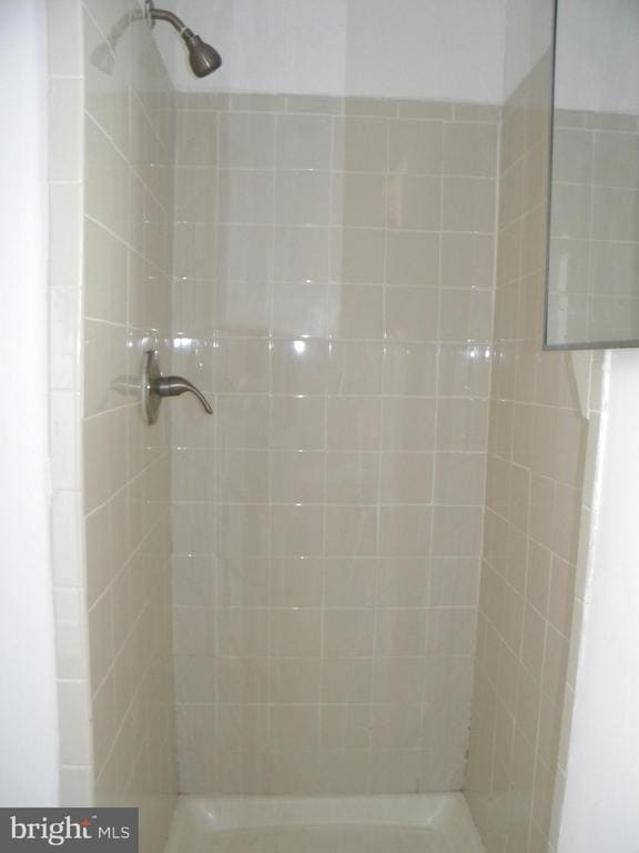 Building Photo - 935 S Charles St