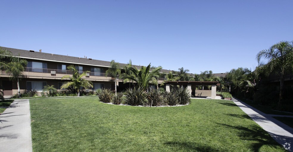 Valencia Apartments 2633 E La Palma Ave Anaheim CA 92806 Apartment