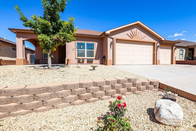 Building Photo - 479 San Simon Dr