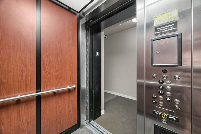 Building Photo - 1 Bedroom Condo located in Lynden Washington