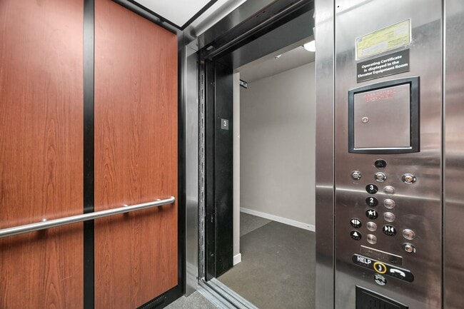 Building Photo - Beautiful Condo in Lynden