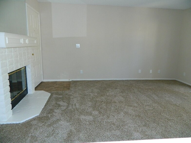 Building Photo - 4340 Sanderling Cir