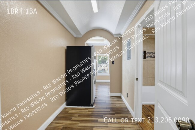 Building Photo - 236 E Dullnig Ct