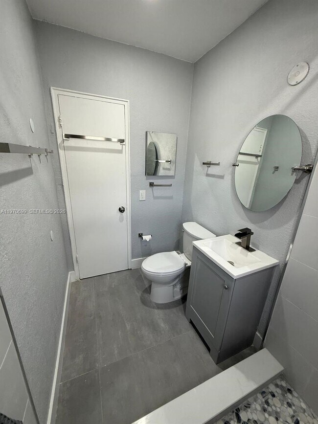 Building Photo - 3450 SW 9th St