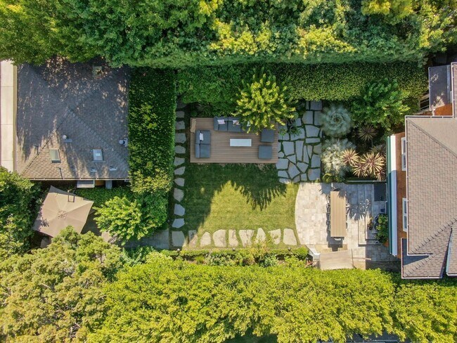 Building Photo - Beautifully Appointed 7-Bedroom Home with Lush Garden Setting in Palo Alto