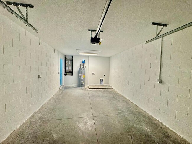 Building Photo - 8 Coral Reef Ct N