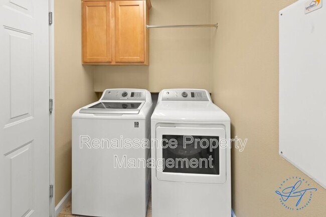 Building Photo - 194 S Veracruz Pl