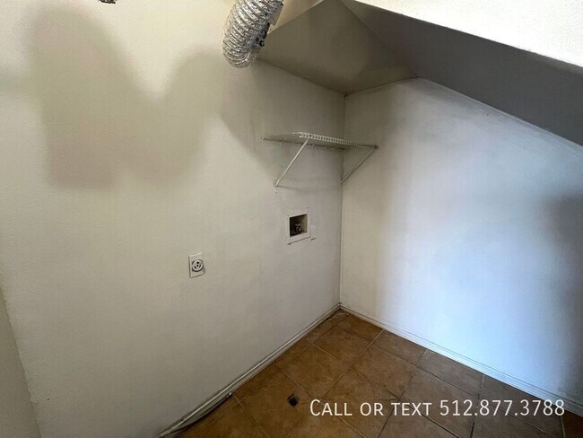 Building Photo - 2213 Creekside Ln