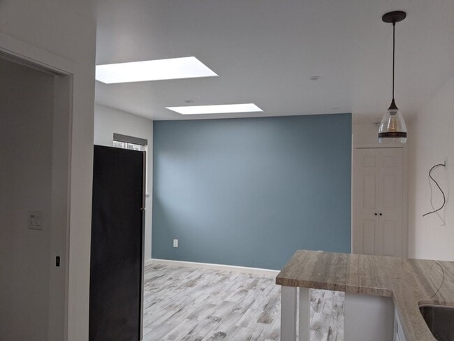 Building Photo - Adorable 1 Bedroom 1 Bath in Seaside