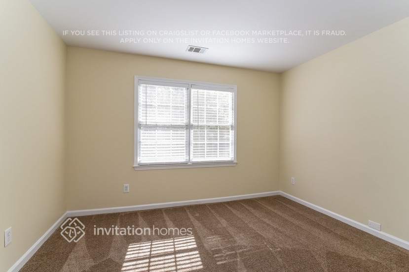 Building Photo - 430 Croftwood Close