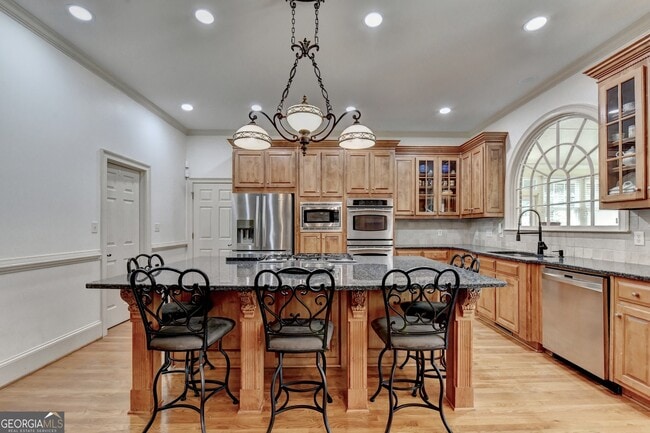 Building Photo - 8910 Pinehurst Cove