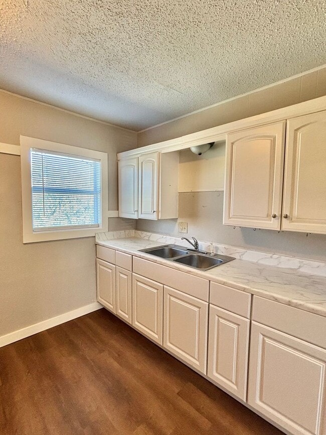 Building Photo - NOW AVAILABLE - Charming Updated Home Near...