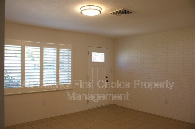 Building Photo - 5948 Mckee Lake Dr N