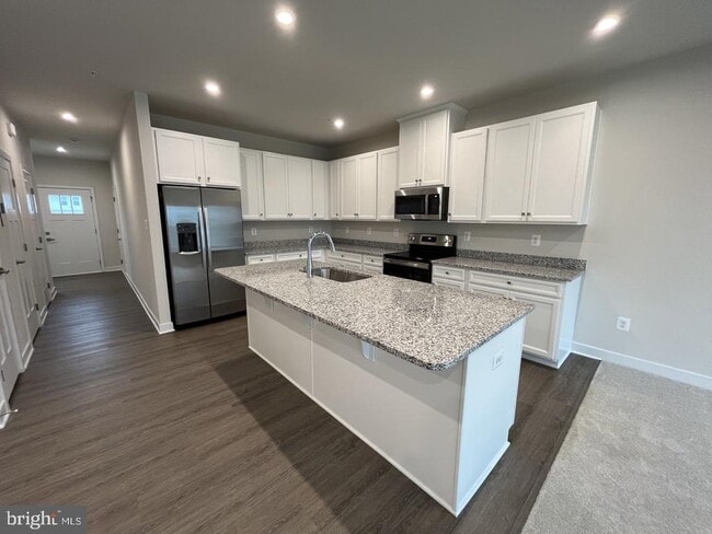 Building Photo - 749 Raeann Dr