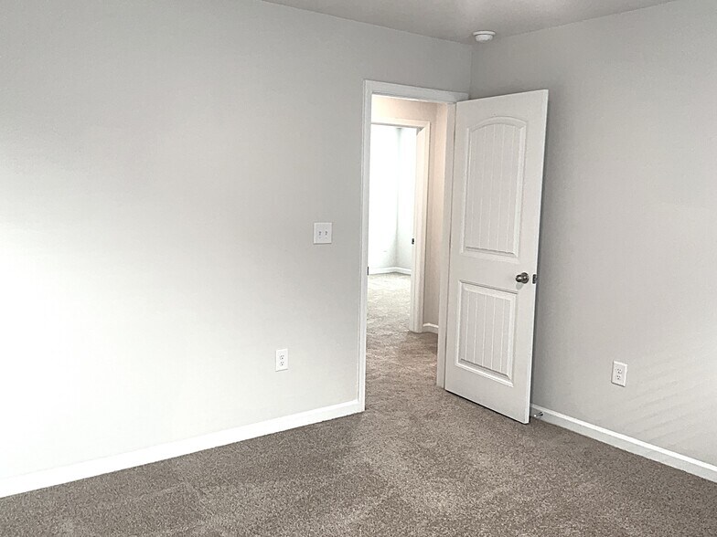 Building Photo - 3260 Emberly Dr