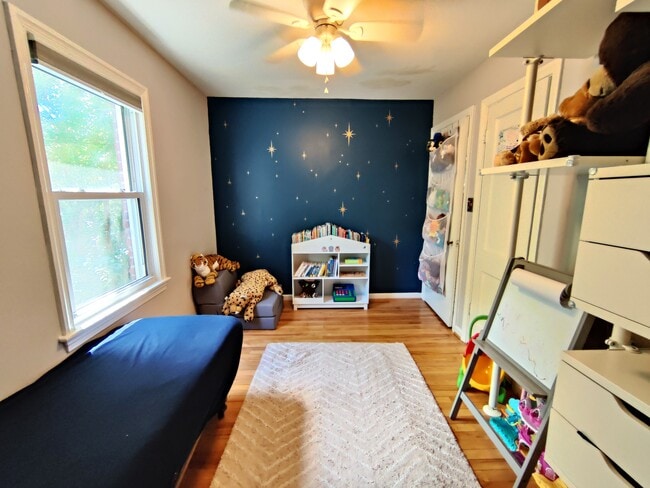 Building Photo - 5837 Edgehill Dr
