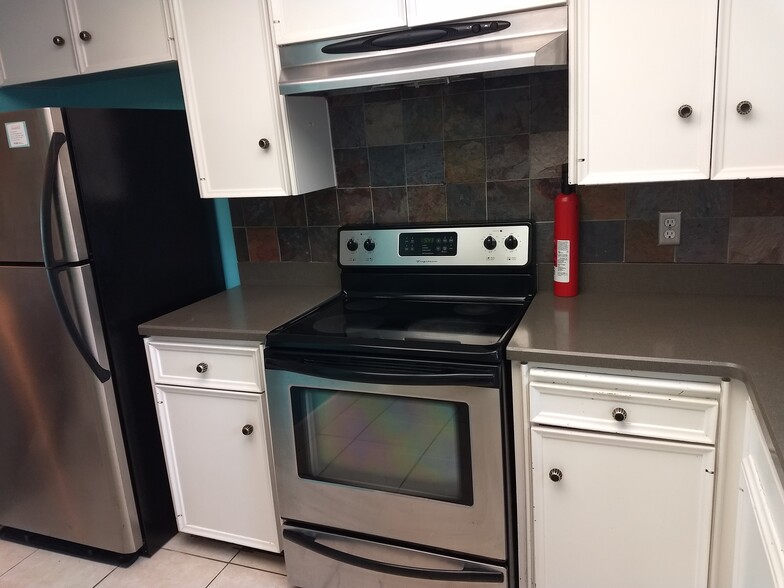 Kitchen - 12102 Rancho Bernardo Rd