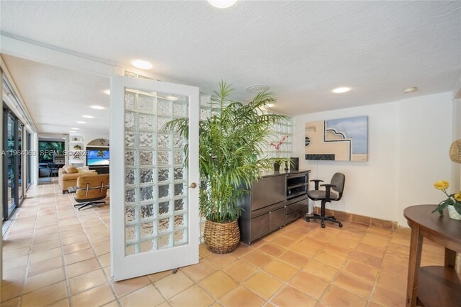 Building Photo - 278 S Island Rd